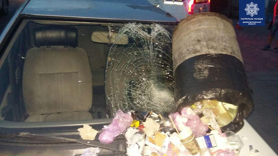 В Днепре мужчина разбил машину бойфренда своей бывшей жены. Новости Днепра