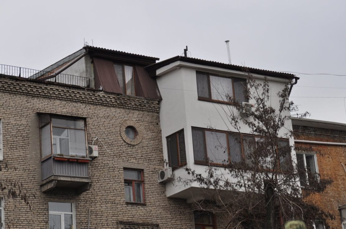 Днепряне массово пристраивают к своим квартирам гигантские балконы (Фото). Новости Днепра