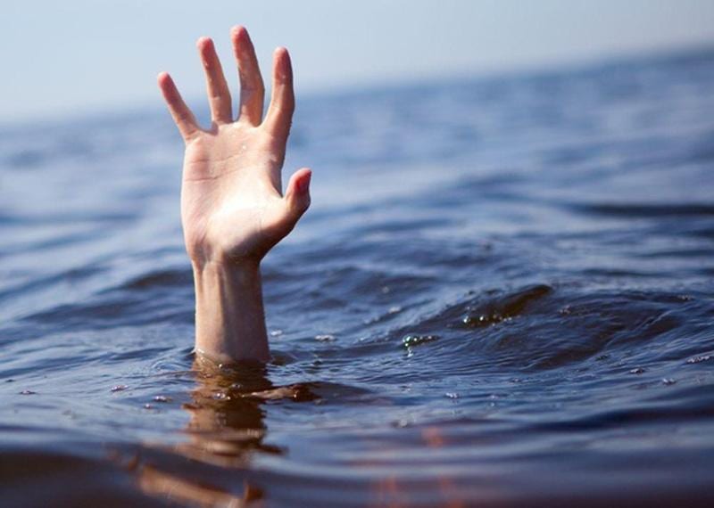 После Азовского моря - в реанимацию: в Кирилловке во время купания пострадал парень. Новости Днепра