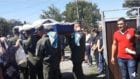 Стена плача и живой коридор: под Днепром сотни пришли проститься с погибшим воином. Новости Днепра