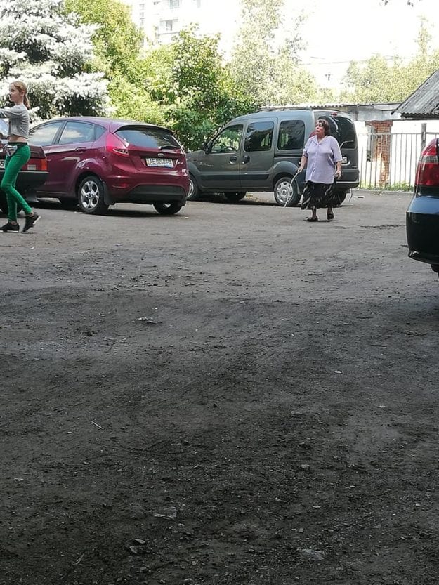 Будто выбежали из леса: в Новомосковске подростки напали на женщину (Фото). Новости Днепра