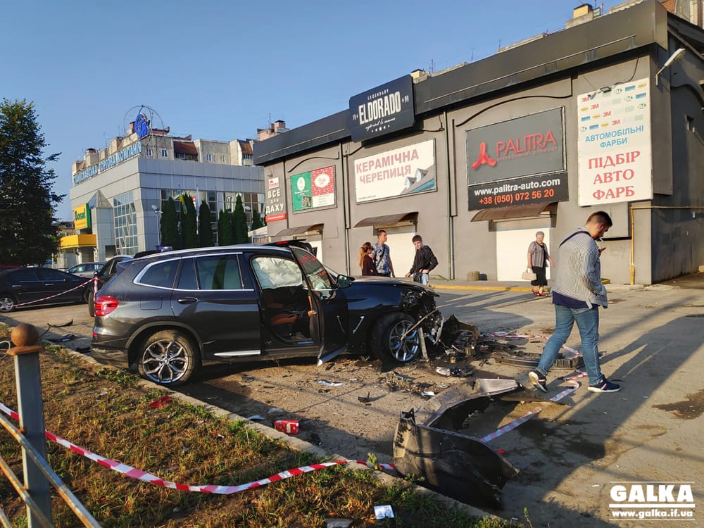 Автоледи на BMW раскурочила 5 автомобилей: есть пострадавший (видео). Новости Днепра