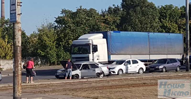 В Днепре огромная пробка на Кайдакском мосту: произошло ДТП (Фото, видео). Новости Днепра