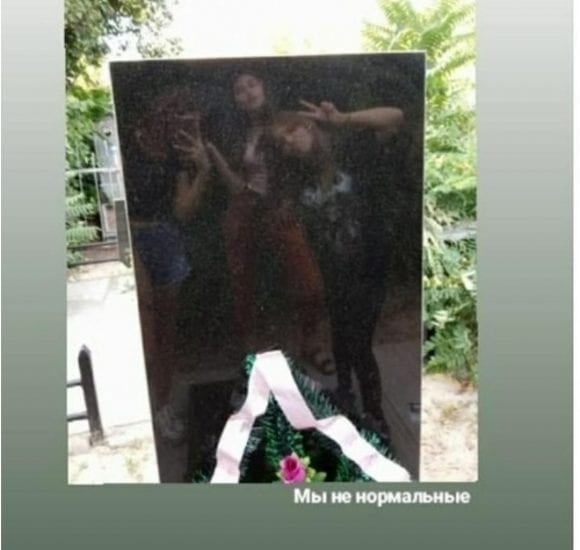 9-классницы устроили фотосессию на кладбище: фоном послужили надгробья усопших (Фото). Новости Днепра
