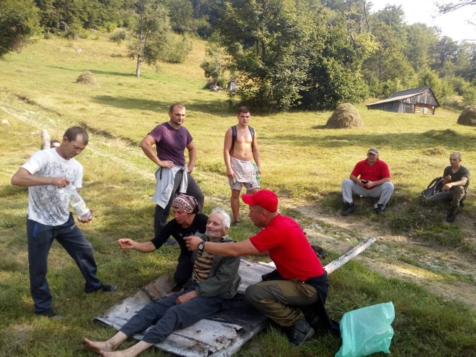5 суток без воды и еды: в Карпатах чудом спасали 90-летнего дедушку, потерявшегося в горах. Новости Днепра