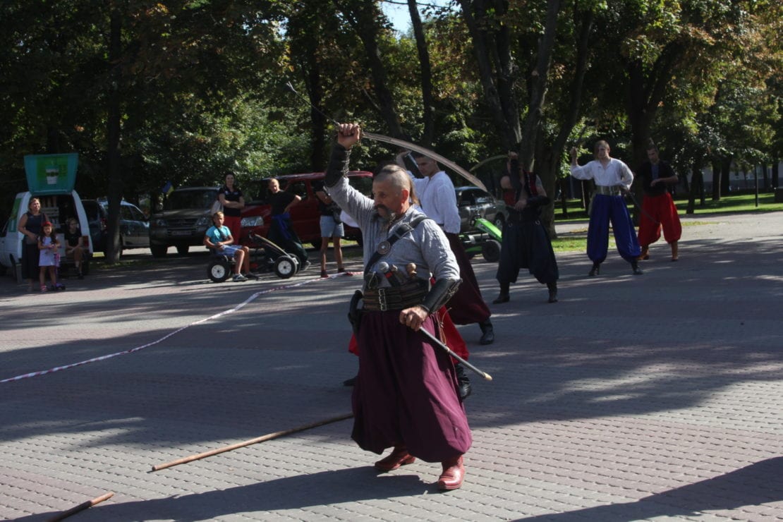 В центре Днепра обосновались казаки (Фото). Новости Днепра