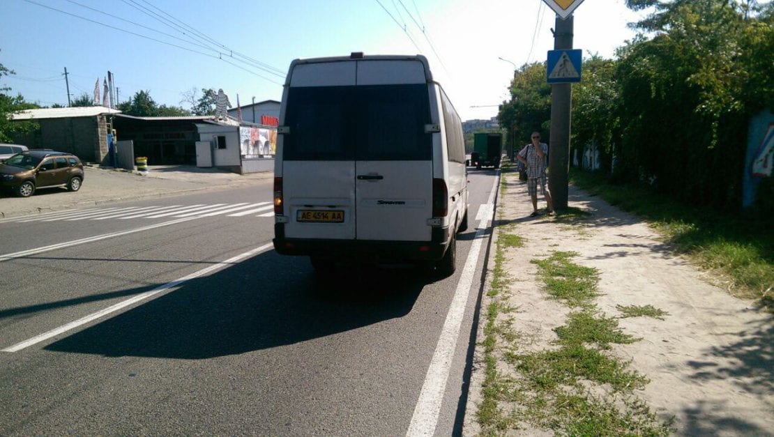 Старушка едва успела запрыгнуть: в Днепре водитель 66-й маршрутки хамил и орал на пенсионеров. Новости Днепра