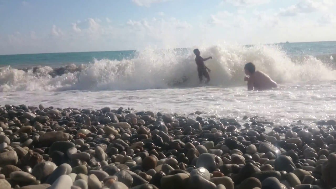 Черное море видео. Шторм на Азовском море. Черное море шторм. Море после шторма.