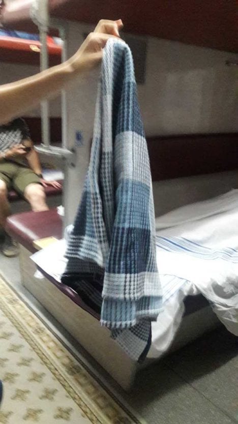 Не трогайте окно, оно рассыпается, а в туалете ручка отпадает: поезд Днепр-Одесса возмутил пассажиров. Новости Днепра