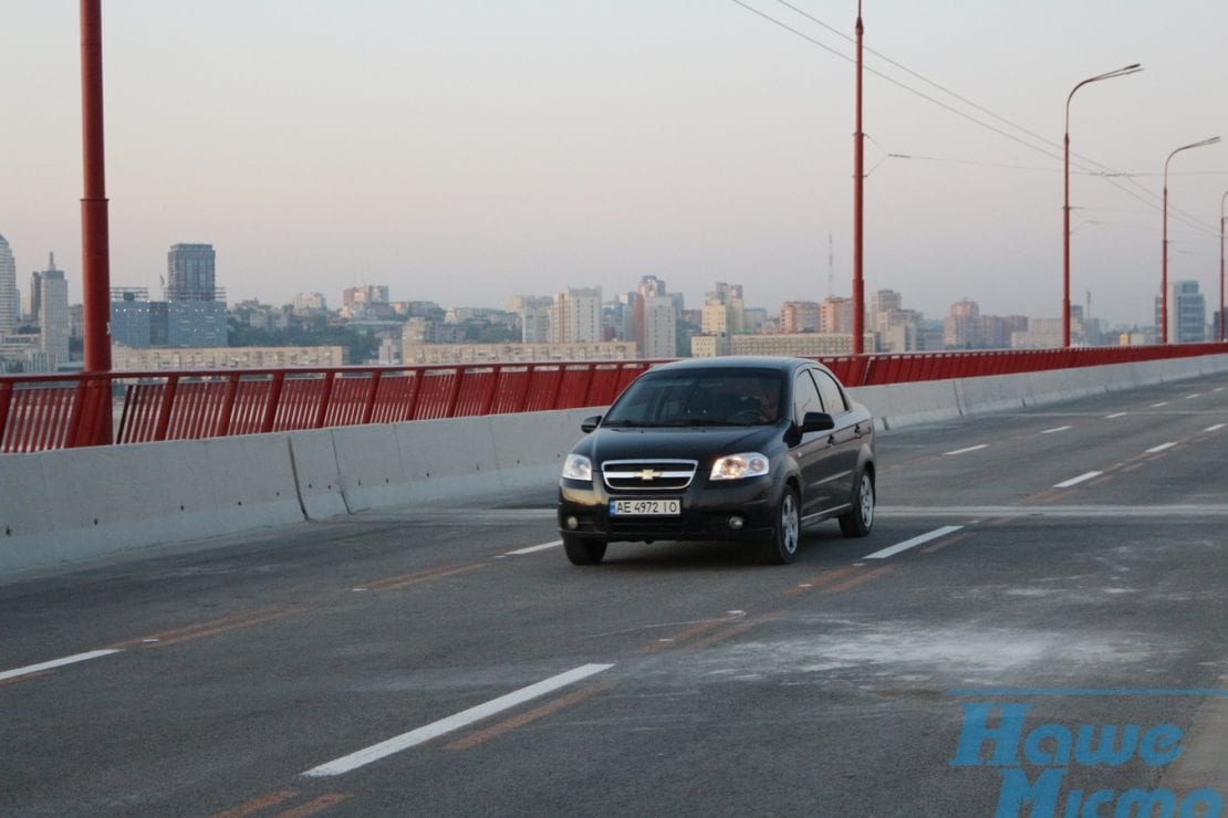 В Днепре через Новый мост поехали первые автомобили (Фото). Новости Днепра
