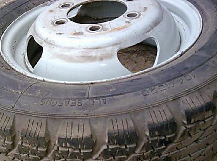 В Днепре у маршрутки на полном ходу "убежало" колесо. Новости Днепра