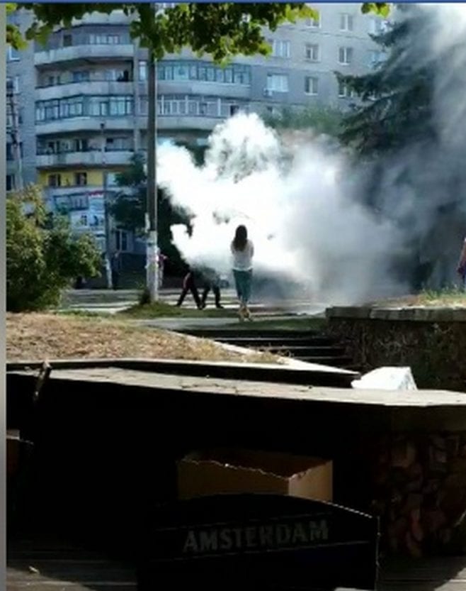 Белый дым стеной, крики людей, паника: под Днепром на ходу загорелся автобус. Новости Днепра