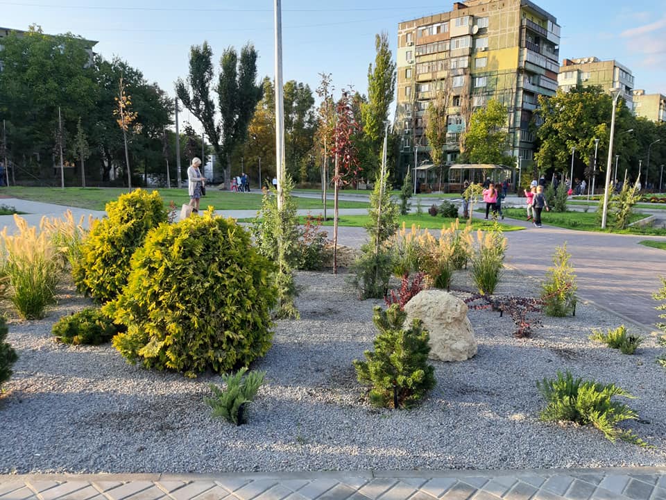 В Днепре на ж/м Западный открыли чудо-сквер: одновременно и радостно, и страшно (Фото). Новости Днепра