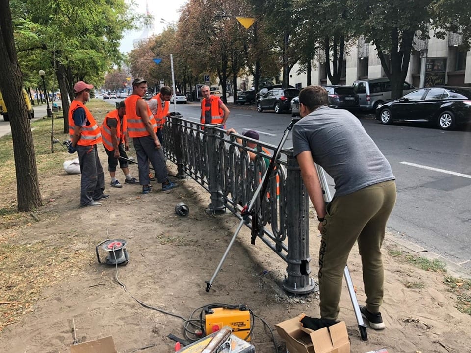 В Днепре на центральном проспекте появится новое ограждение: что уже сделали. Новости Днепра