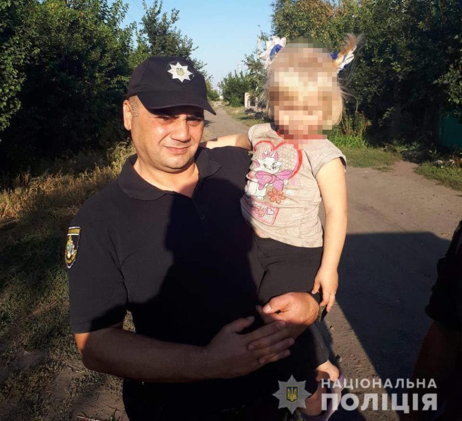 Искал весь город: пока мама спала, 3-летняя малышка сбежала из дома. Новости Днепра