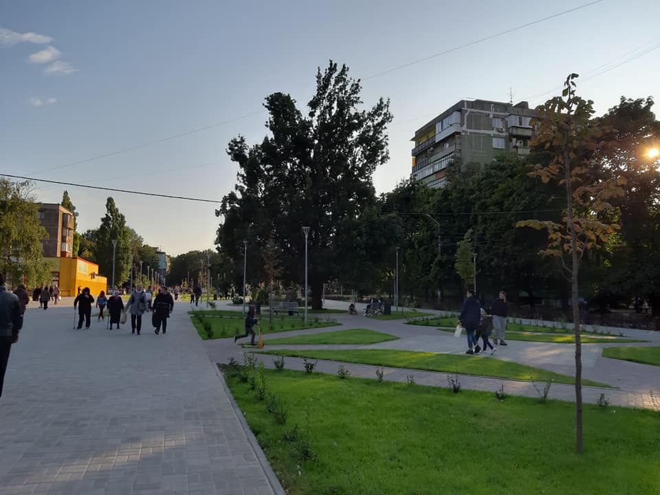 В Днепре на ж/м Западный открыли чудо-сквер: одновременно и радостно, и страшно (Фото). Новости Днепра