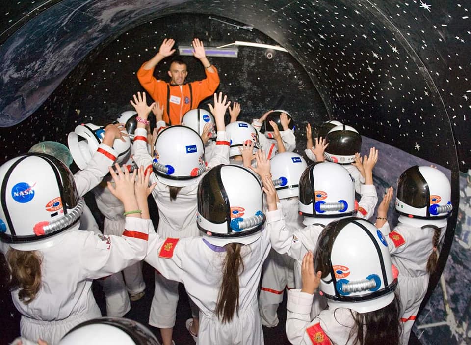 В Днепре детей приглашают на бесплатное путешествие в космос. Новости Днепра