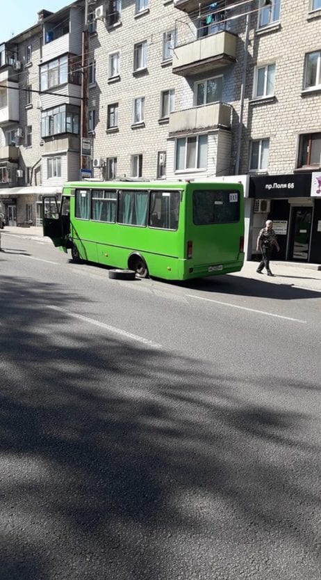 В Днепре у маршрутки на полном ходу "убежало" колесо. Новости Днепра