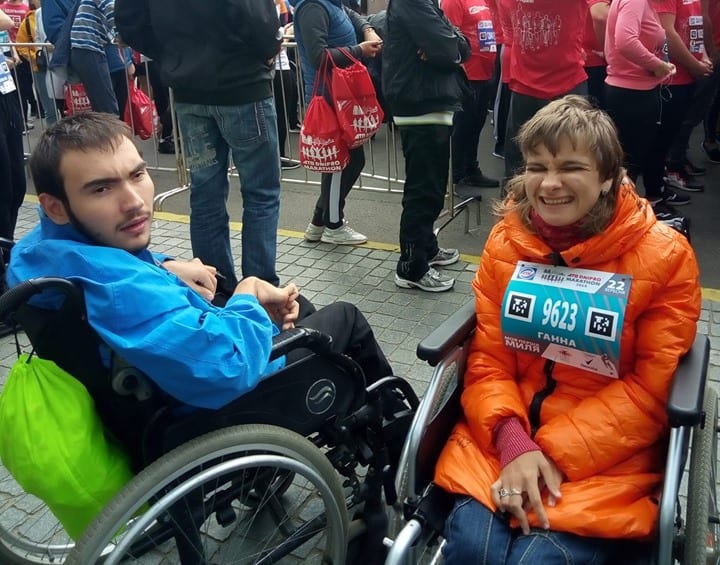 В Днепре водитель не пустил в автобус девочку на инвалидной коляске, участницу АTB Dnipro Marathon. Новости Днепра