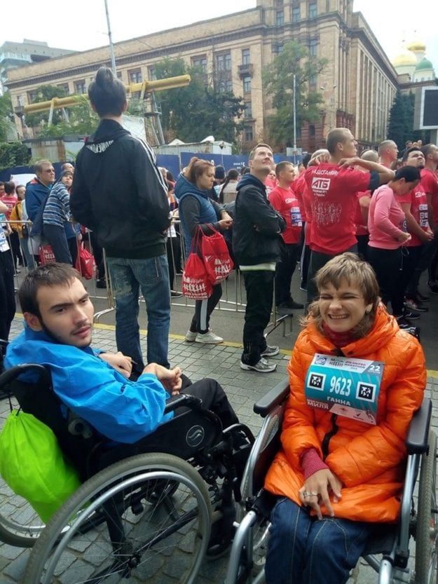 В Днепре водитель не пустил в автобус девочку на инвалидной коляске, участницу АTB Dnipro Marathon. Новости Днепра