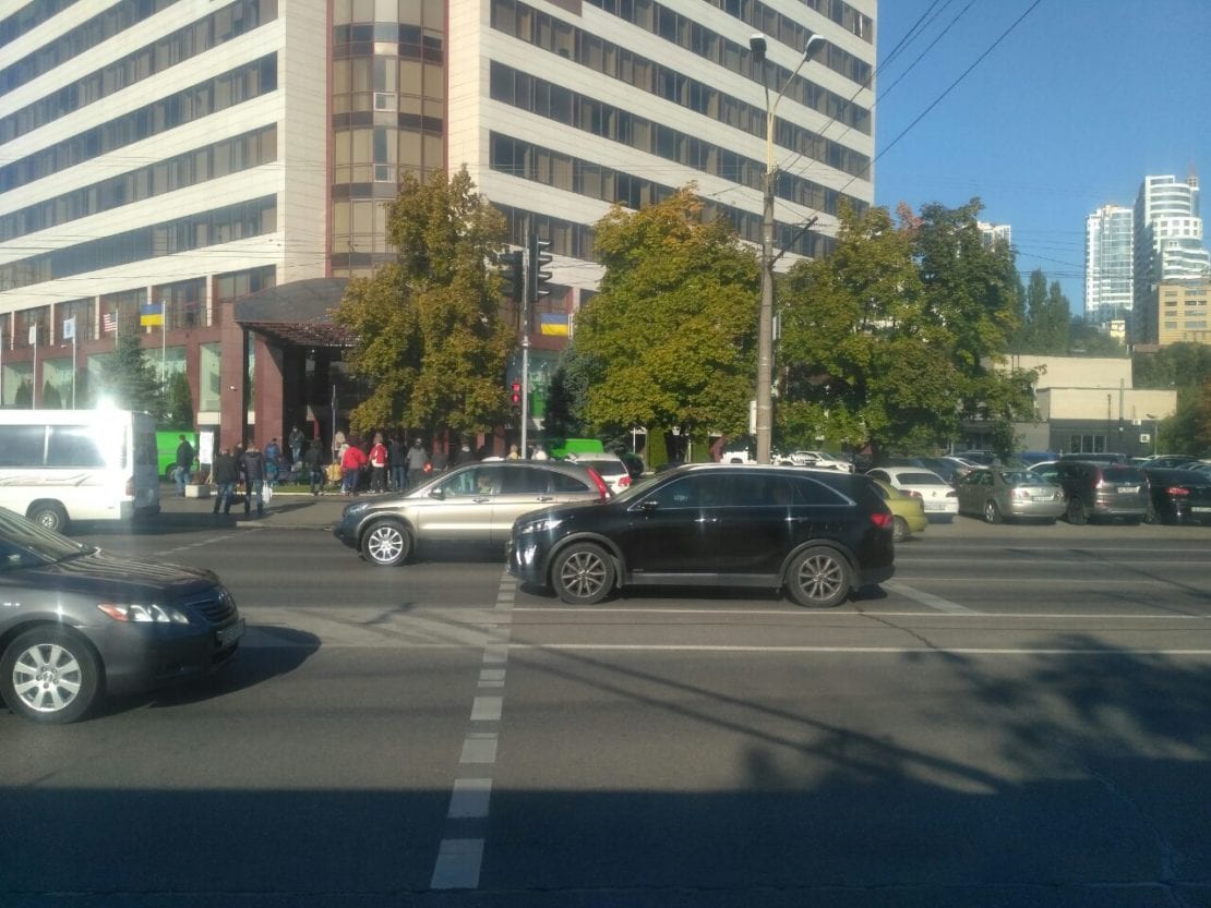 Приватбанк в Днепре по-прежнему «в оккупации» (Фото). Новости Днепра