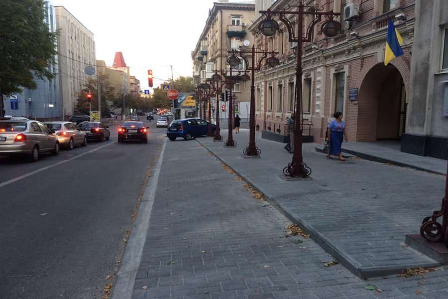 В центре Днепра появились почти идеальные карманы для парковки (Фото)