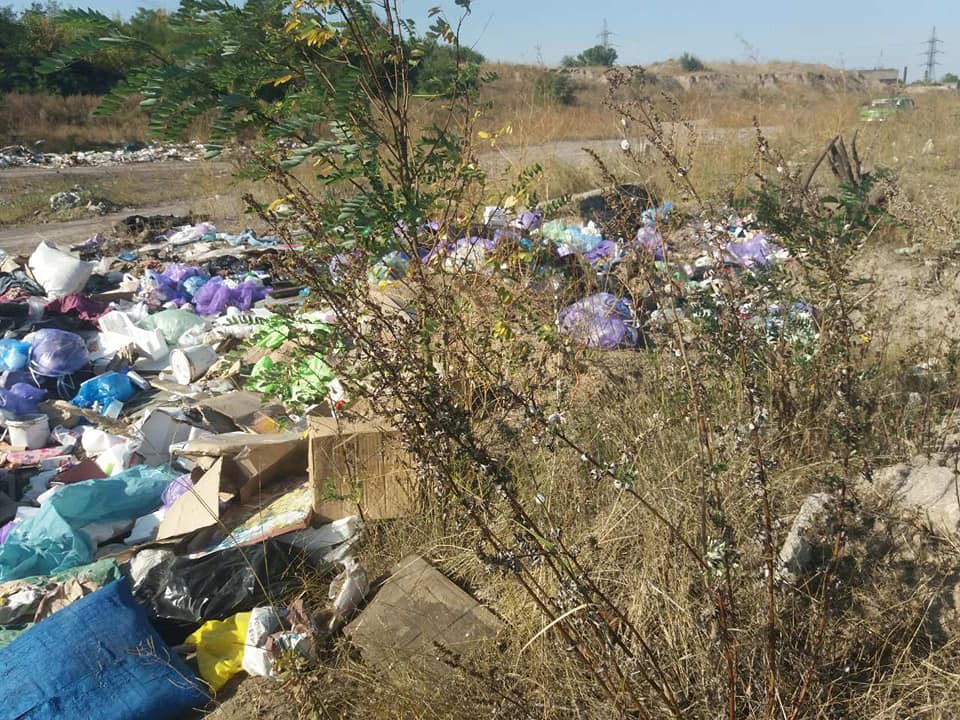 В Днепре частная фирма по вывозу мусора устроила свалку в «зеленой зоне». Новости Днепра