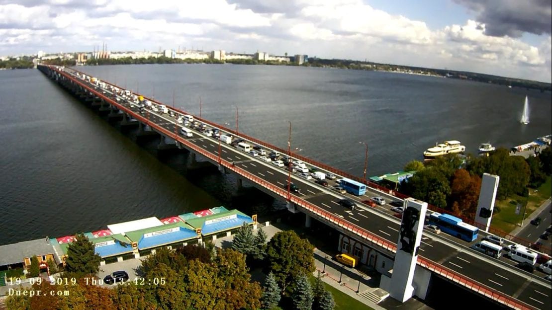 В Днепре на Новом мосту работает полиция (Фото). Новости Днепра