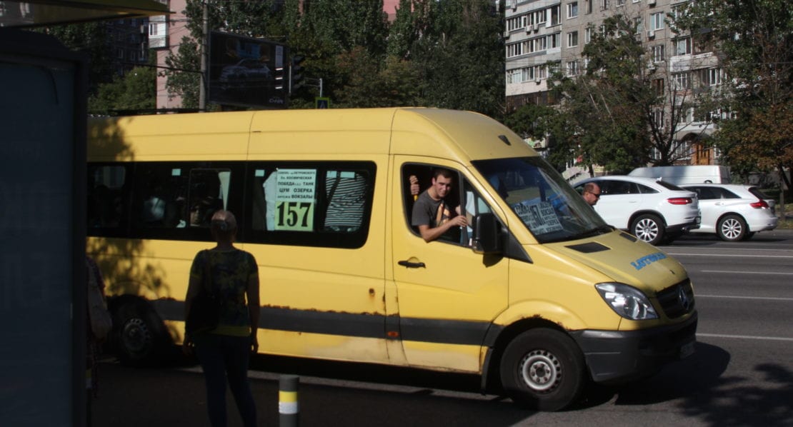 В Днепре водителю маршрутки №60 так понравился вопрос, можно ли ехать по пенсионному, что она резко дала по газам, а потом по педали тормоза, чтобы избежать ДТП.