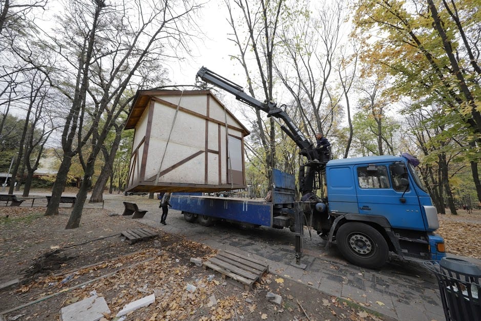 В Днепре в парке Шевченко демонтировали три незаконно установленные киоски. Новости Днепра