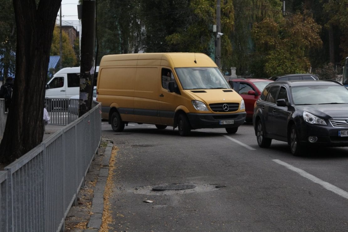 В Днепре стало меньше открытых люков. Новости Днепра