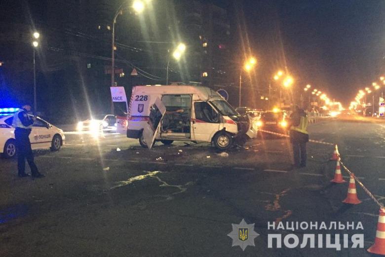 13 октября в Киеве произошло столкновение кареты скорой помощи с автомобилем «Пежо». Новости Днепра