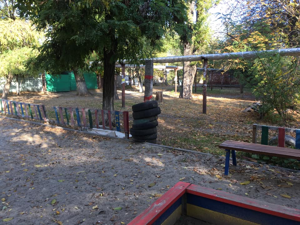 В Днепре вандалы изуродовали детскую площадку (фото). Новости Днепра