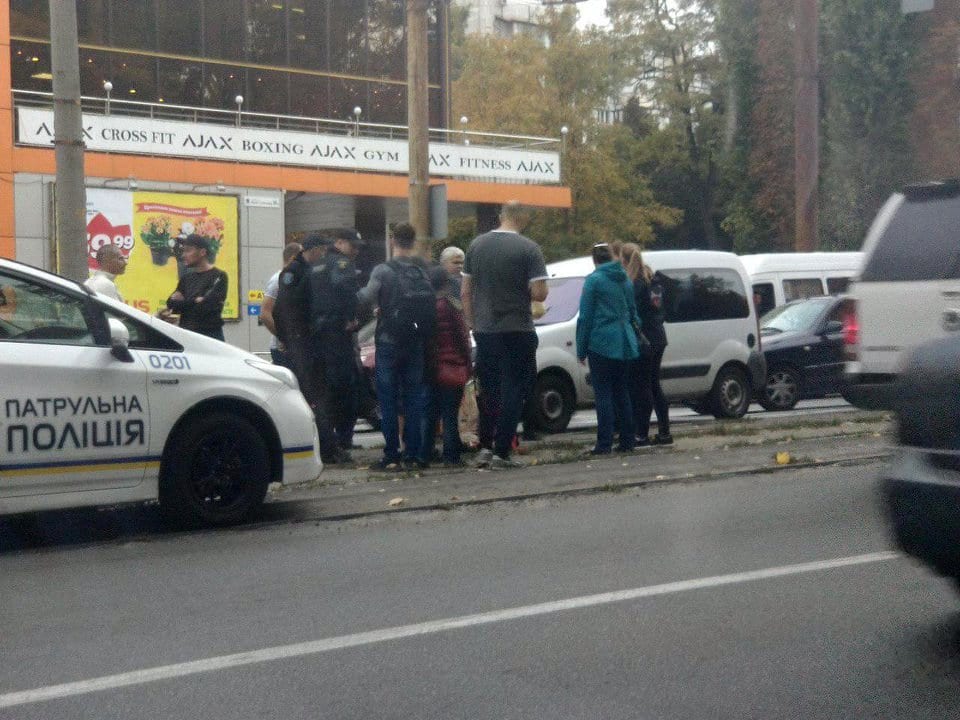 В Днепре на пр. Б. Хмельницкого сбили ребенка: остановлено движение трамваев (Фото). Новости Днепра