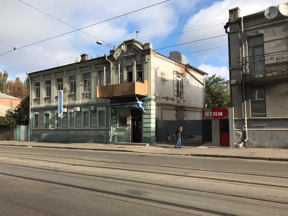 В Днепре фасад исторического здания портит очередной царский балкон (Фото). Новости Днепра