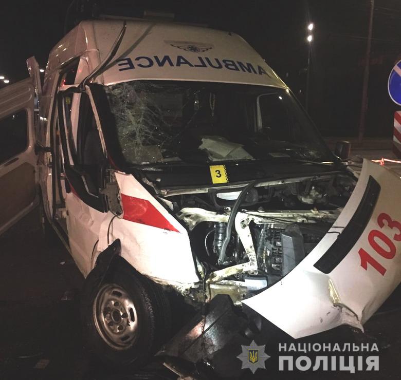 13 октября в Киеве произошло столкновение кареты скорой помощи с автомобилем «Пежо».  Новости Днепра