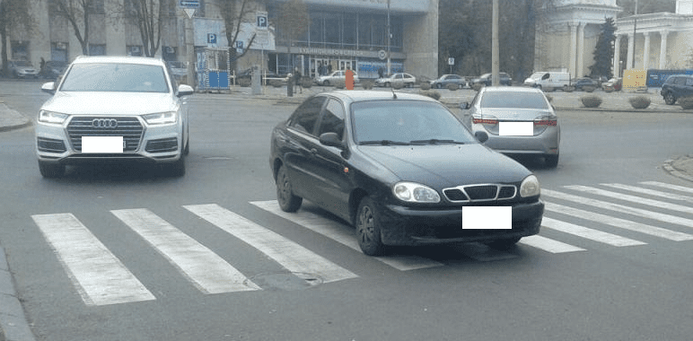 В Днепре возле Дома союзов тройное ДТП: образовалась пробка (Фото). Новости Днепра