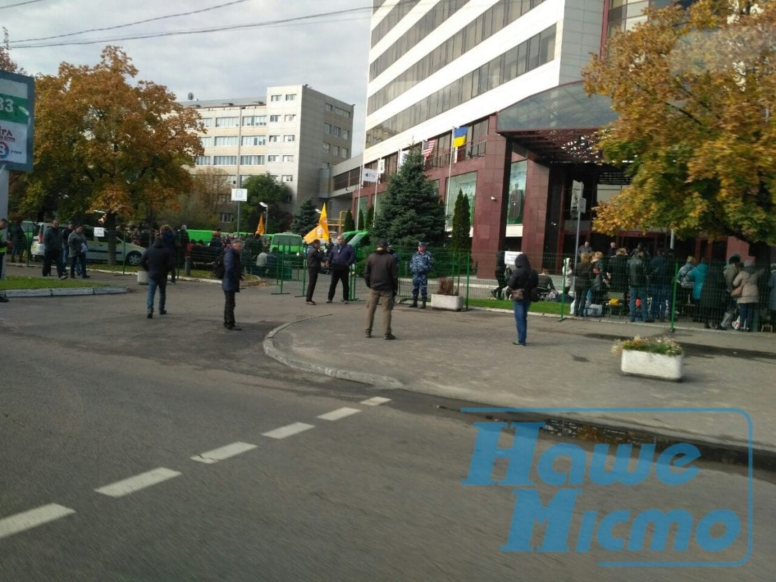 В Днепре Приватбанк по-прежнему "оккупирован" (Фото). Новости Днепра