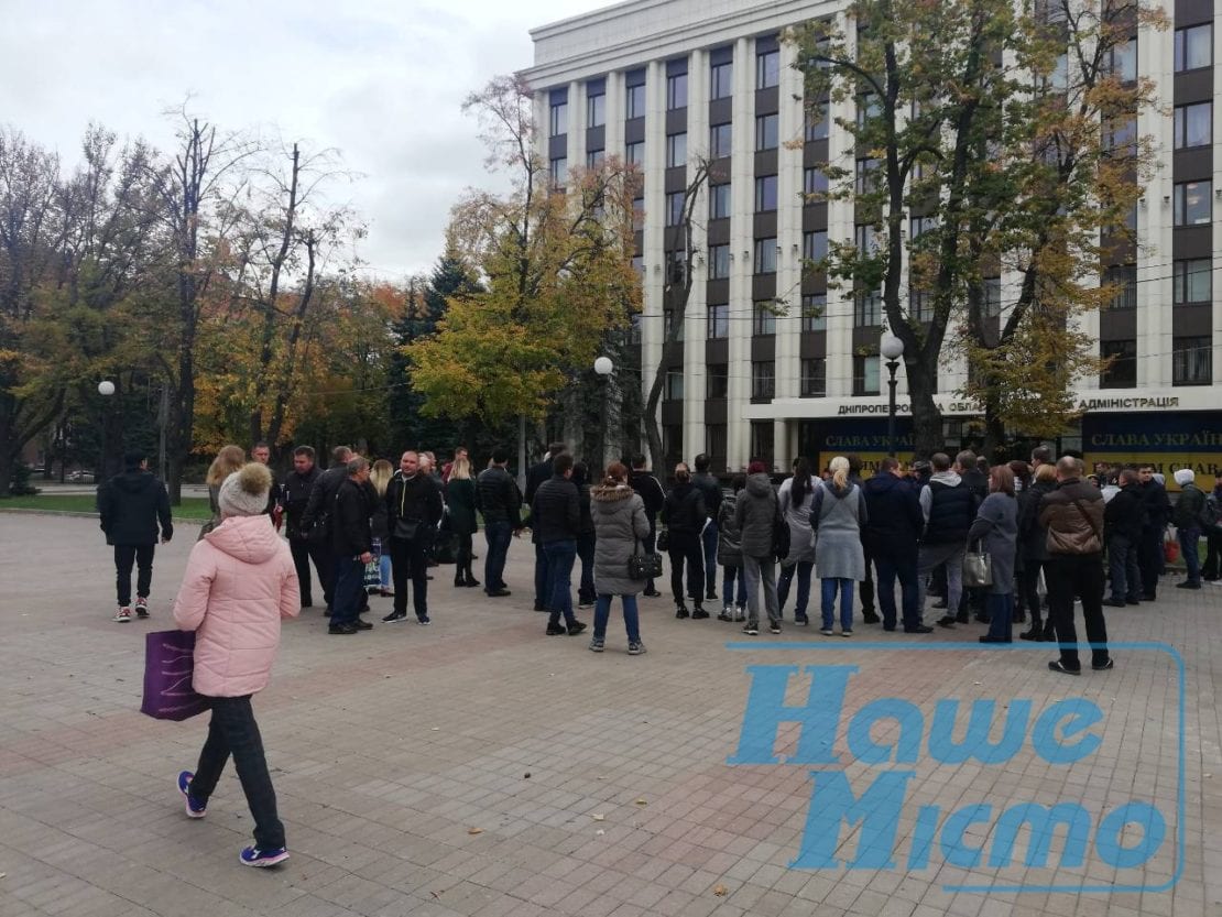 В Днепре возле ДнепрОГА протестуют предприниматели. Новости Днепра