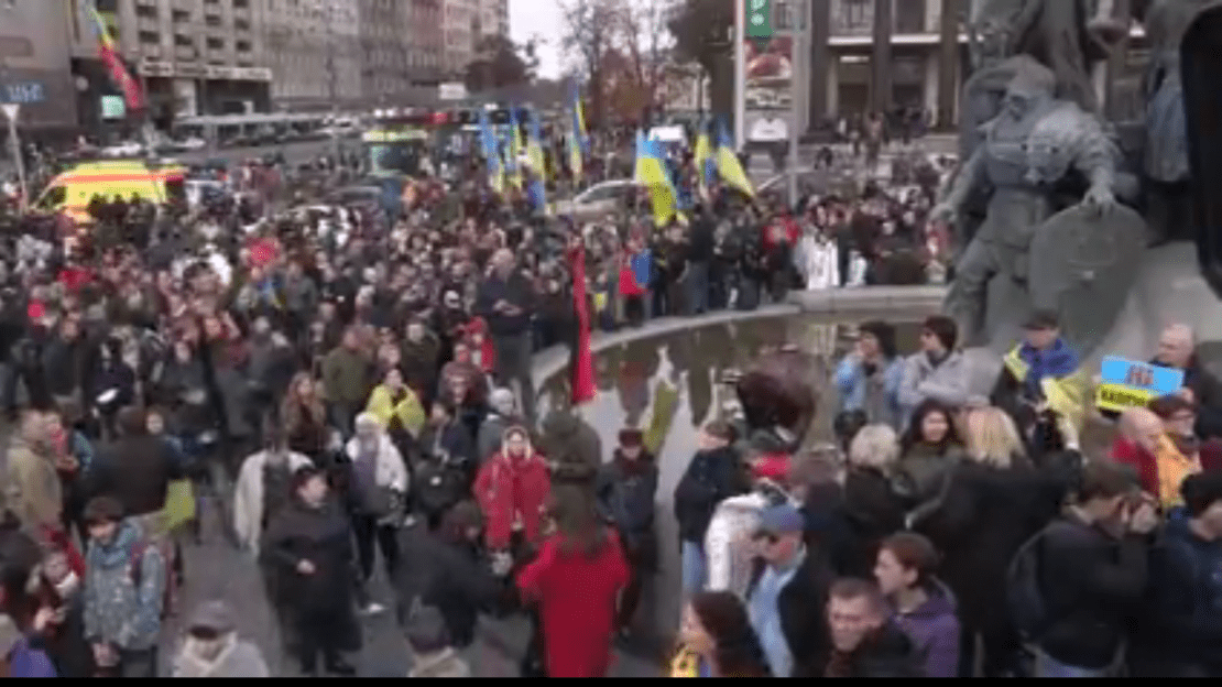 Тысячи людей на Майдане в Киеве: прямая трансляция акции протеста. Новости Днепра