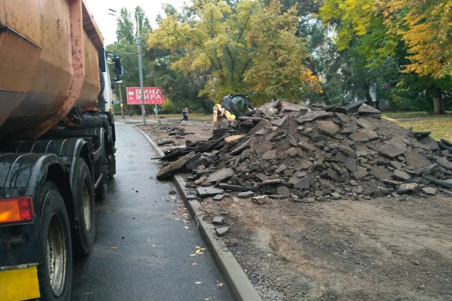 В Днепре на Победе "режут" тротуары: подробности (Фото). Новости Днепра