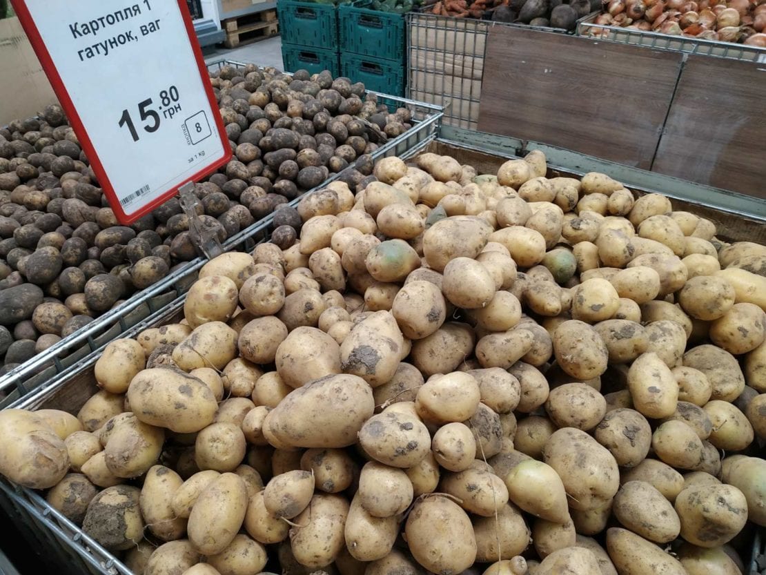 Дорожает ни по дням, а по часам: в Днепре цена на картошку «кусает» покупателей. Новости Днепра