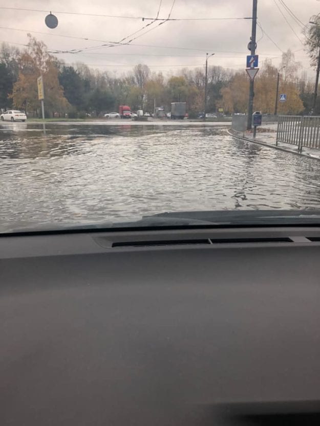 В Днепре из-за ливня перекрыто движение на пр. Героев. Новости Днепра