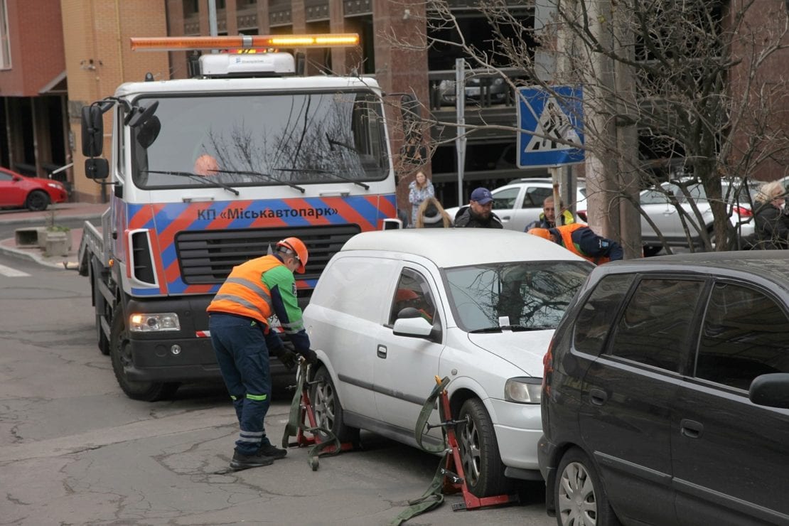 Дніпровські інспектори з паркування розповіли про алгоритм евакуації машин. Новини Дніпра