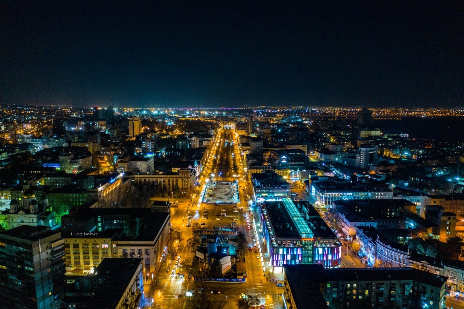Фото панорамное ночного города