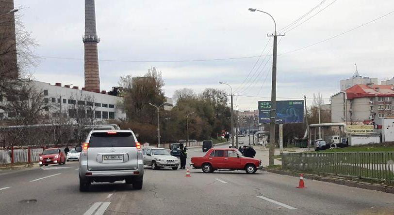 В Днепре ДТП на Космической: автомобили перекрыли дорогу. Новости Днепра