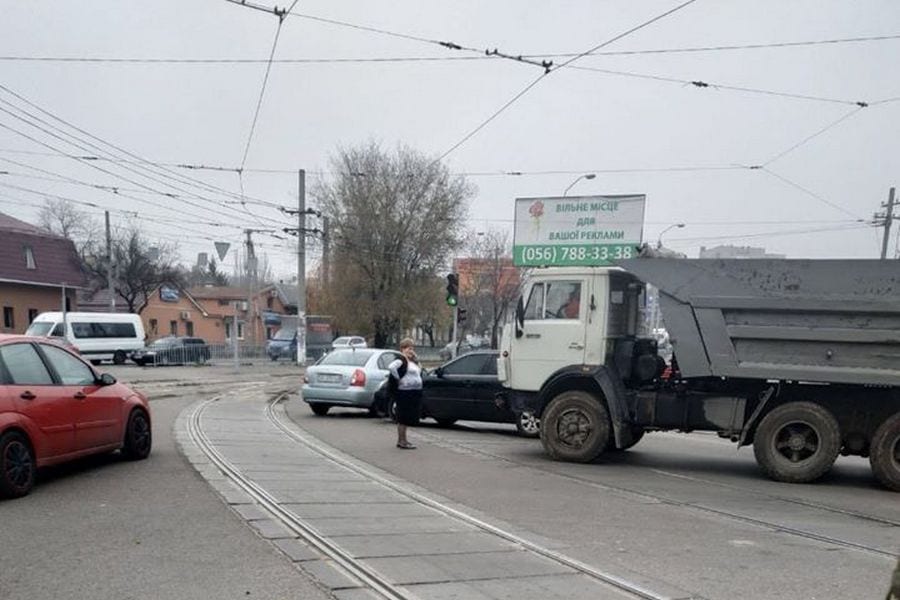 В Днепре на ул. Рабочей остановились трамваи: что произошло. Новости Днепра
