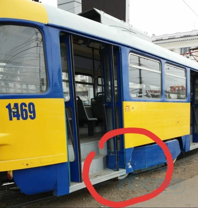 ДТП Днепр: иномарка протаранила трамвай (Фото)