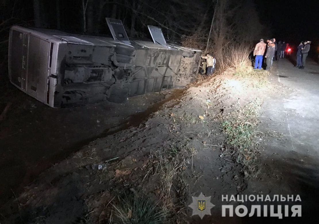 Автобус MAN, который следовал из Днепра в Польшу, попал в страшную аварию на трассе Киев – Чоп в Житомирской области.