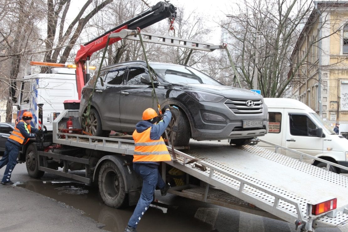 Понад 2000 автомобілів побували на штрафмайданчику Дніпра за порушення правил паркування. Новости Днепра